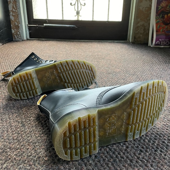 Mens Dr. Martens (Size 7) - Picture 4 of 5